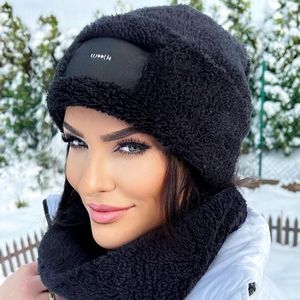 NWT faux shearling hat in black
